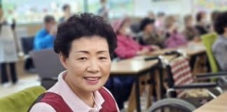 “고맙습니다, 선생님”… 요양보호사의 하루를 따라가다
