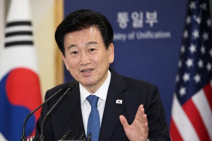 정동영 통일부 장관이 행사장에 입장하는 모습