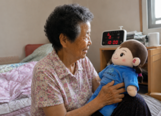 AI 돌봄로봇 ‘효돌이’, 부산 영도구 독거어르신 60가구 곁으로 간다