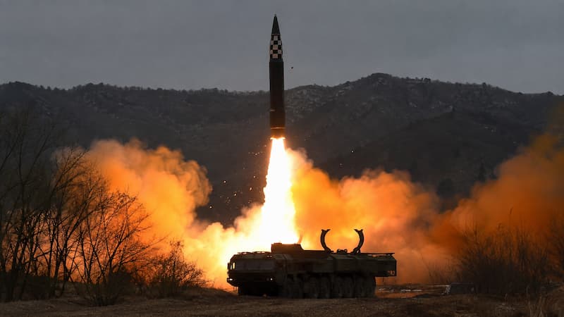북한의 탄도미사일 발사를 표현한 참고 이미지
