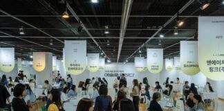 “검색해도 안 나오는 예술계 취업정보”…2705명 몰린 일자리 박람회 홍익대 대학로 아트센터에서 열린 2026 예술 일자리 박람회 채용 상담 부스