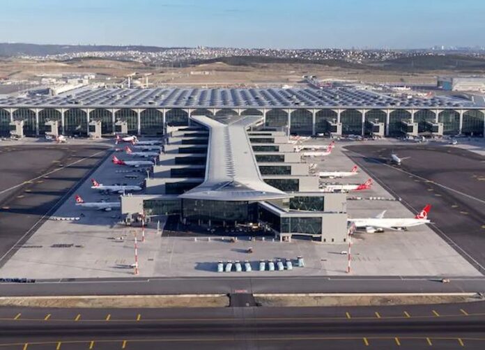 3717472907_20260917014109_7826084024 (1) 터키항공 여객기가 계류된 이스탄불공항 터미널 전경