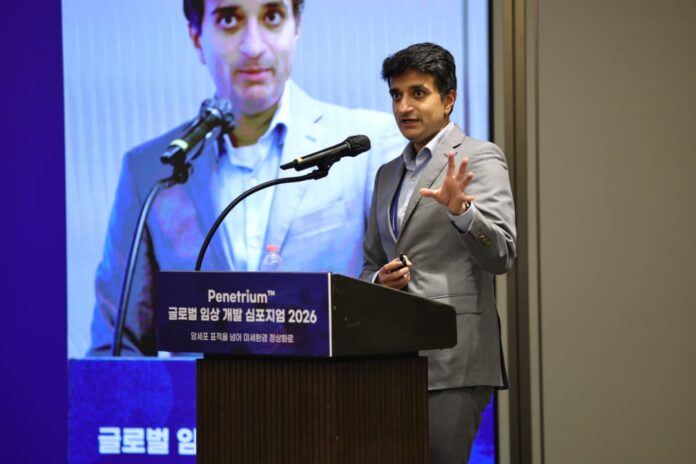 페니트리움 글로벌 임상 심포지엄 2026 패널토론에서 발언하는 마리나 키아라 가라시노 시카고대 교수