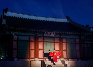 2026 수원화성문화제, 어떻게 즐길까…행궁야화·야조·선유몽부터 정조대왕 능행차까지 2026 제63회 수원화성문화제 행궁야화 공연 현장