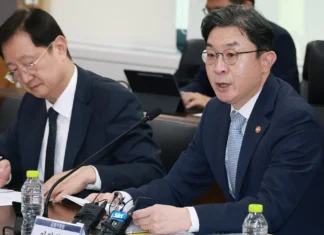 은행 금고는 지켰지만 ‘옆문’이 뚫렸다…AI 해킹이 드러낸 금융보안의 허점 금융권 연쇄 해킹 대응 금융위원회 긴급 점검회의