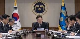 검찰청 폐지 후폭풍… 사법부 겨눈 탄핵·선거 압박에 권력분립 무너진다 권력의 집중을 보여주듯 굳은 표정으로 국무회의를 주재하고 있는 이재명 대통령의 모습