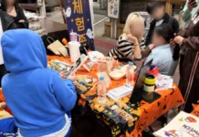 안성맞춤시장 오싹야시장, 31일 할로윈 체험… 11월 6~7일 마지막 운영 안성맞춤시장 오싹야시장 체험존에서 페이스페인팅을 받는 어린이