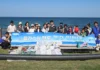 플라스틱 제로 제주 원정대 모집…해안 정화·자원순환 체험 무료 제주 해안에서 수거한 쓰레기 앞에 모여 기념촬영하는 플라스틱 제로 제주 원정대 참가자들