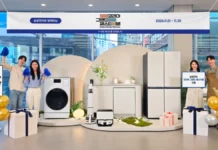 삼성전자 코리아 그랜드 페스티벌, 11월 한 달 할인…소상공인 104개 모델 혜택 삼성스토어 서초에서 모델들이 가전제품과 함께 코리아 그랜드 페스티벌을 소개하는 모습